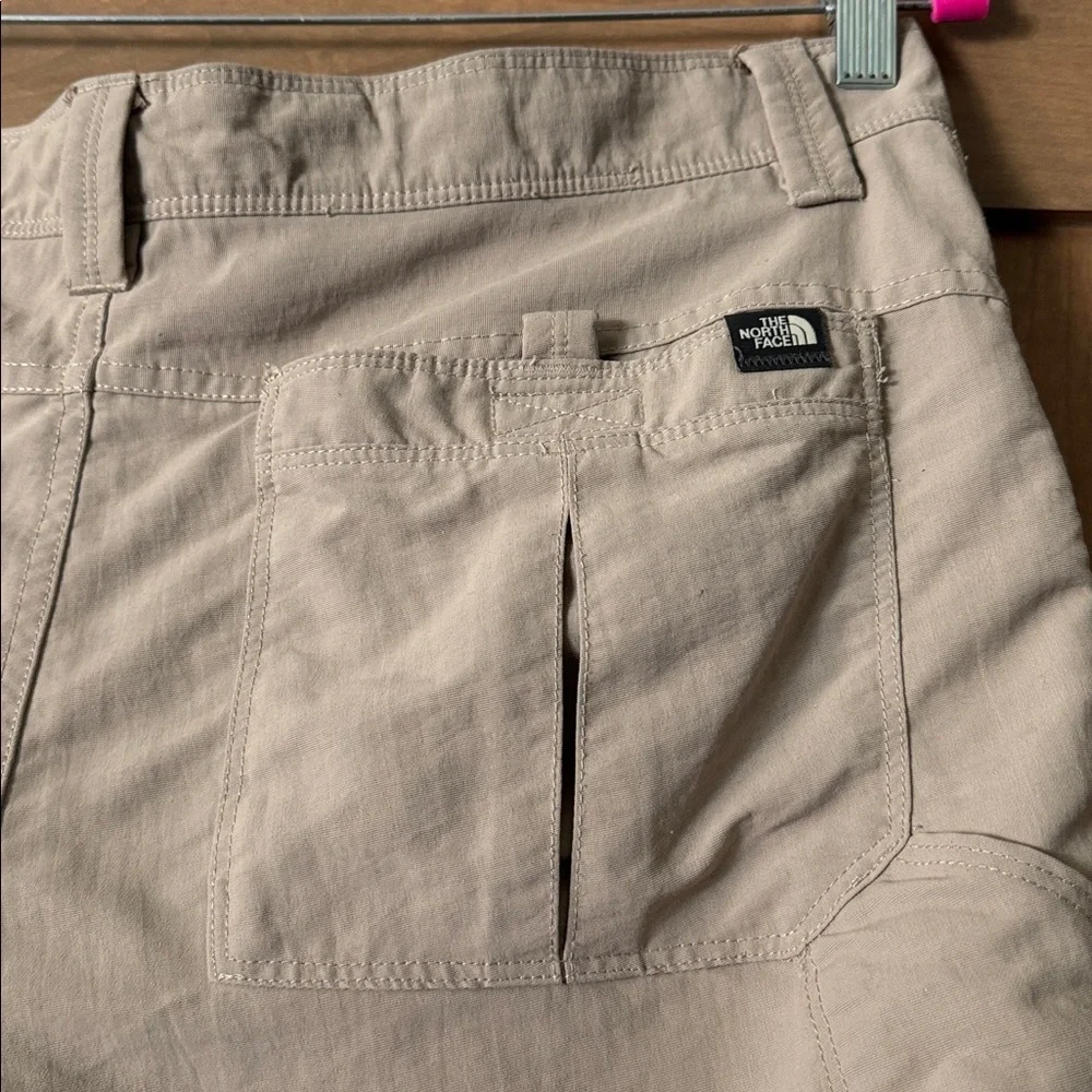 North Face Mens Cargo Shorts Beige zip Velcro Pockets hiking camping outdoors